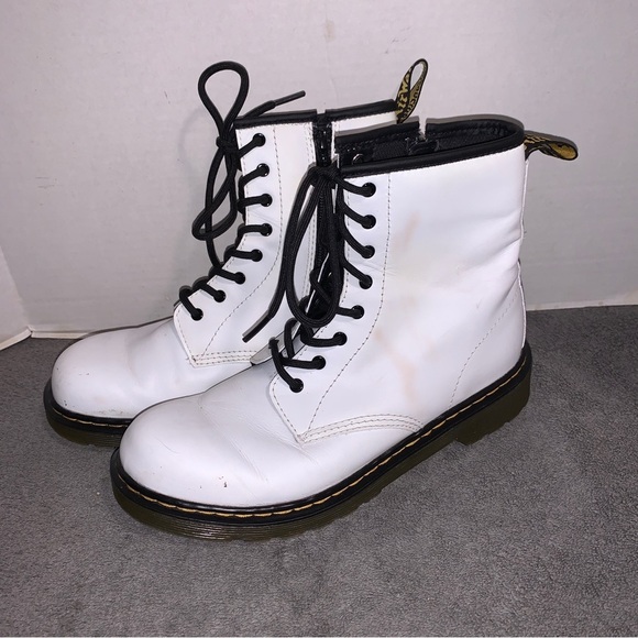 Dr Martens Docs 1460 Y 8-Eyelet Soft Smooth White Leather Combat Boots Ladies 7 - Picture 1 of 7
